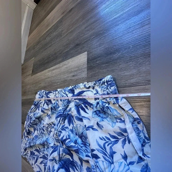 H&M Women’s Blue and Cream Linen Blend Hawaiian Floral Flowy Shorts Size XL - Picture 8 of 9